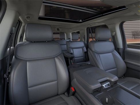 New 2025 Ford Expedition Active image 10