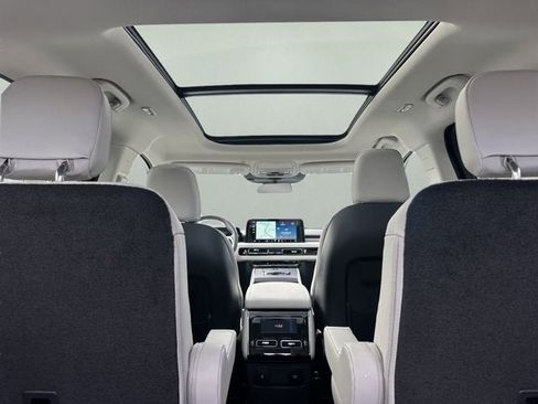 New 2026 Lincoln Aviator AWD image 19