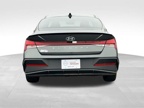 Used 2025 Hyundai Elantra Sport image 4