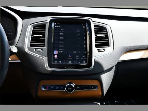 Certified 2024 Volvo XC90 T8 Core w/ Climate Package AWD/4WD image 21