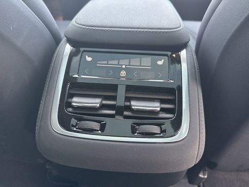 Used 2025 Volvo XC90 B6 Plus image 15