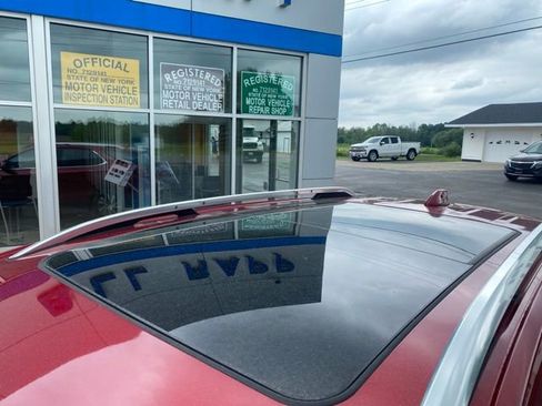 Used 2023 Chevrolet Equinox Premier AWD/4WD image 7