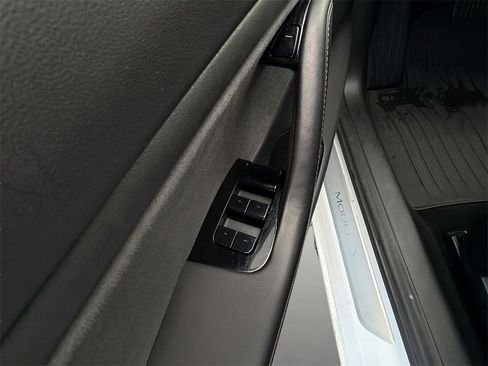 Used 2019 Tesla Model 3 Standard Range Plus image 6