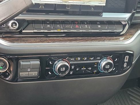 Used 2025 GMC Sierra 1500 SLE w/ Preferred Package image 17