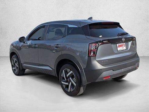 Used 2025 Nissan Kicks SV w/ Charging Package image 5