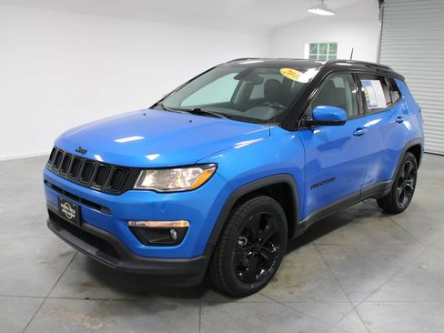 Used 2018 Jeep Compass Latitude FWD image 4