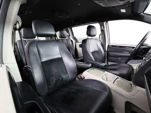 Used 2017 Dodge Grand Caravan SXT FWD image 23