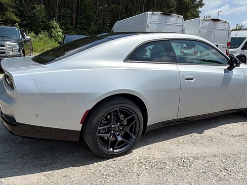 Used 2024 Dodge Charger Daytona R/T w/ Plus Group AWD/4WD image 8