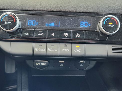 Used 2025 Hyundai Elantra Blue image 21