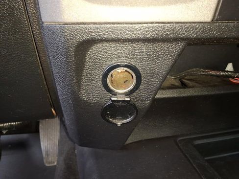 Used 2017 RAM 3500 Tradesman w/ Chrome Appearance Group image 13