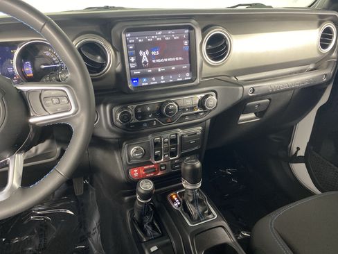Used 2023 Jeep Wrangler Unlimited Rubicon 4xe w/ Cold Weather Group AWD/4WD image 28