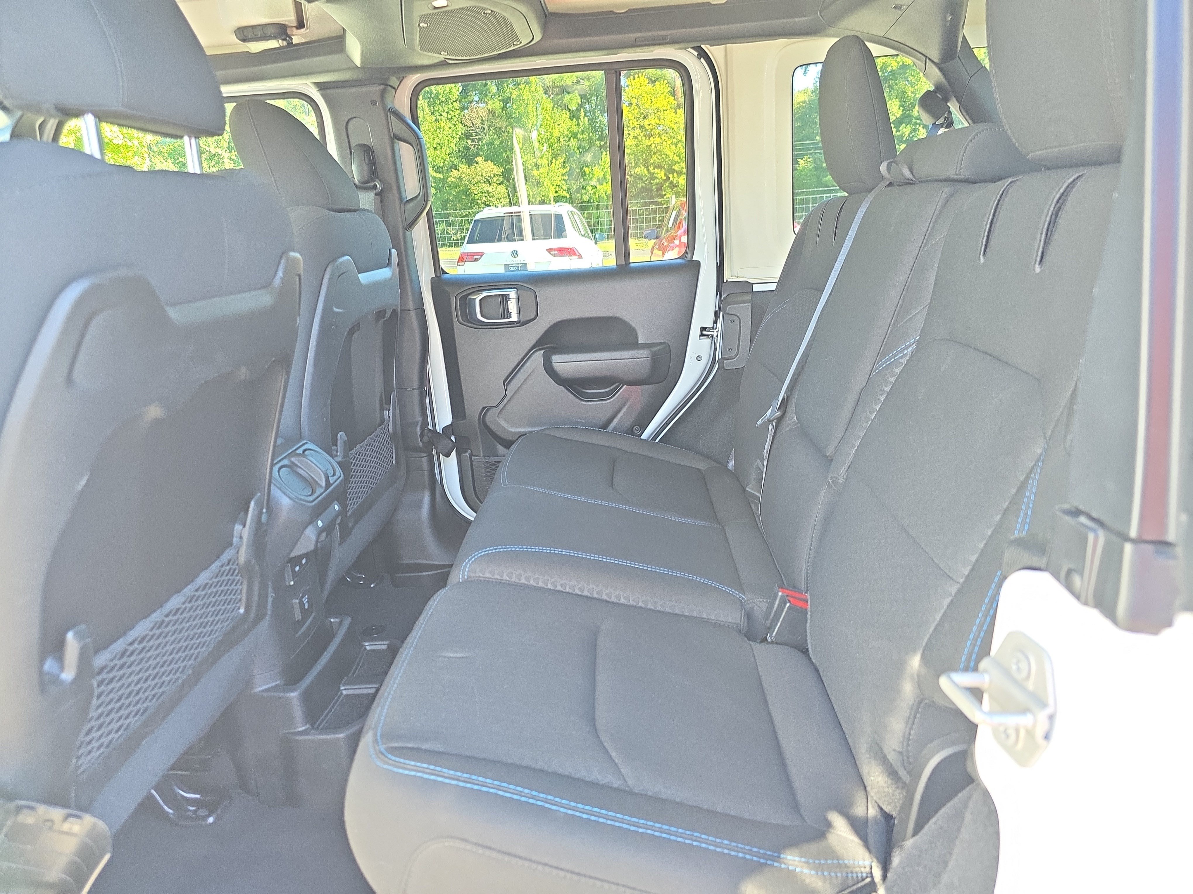 Used 2024 Jeep Wrangler Unlimited Rubicon 4xe AWD/4WD image 13