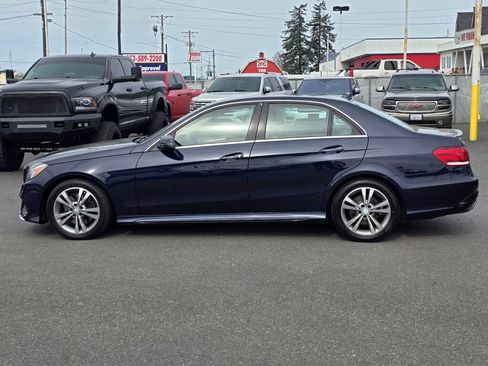 Used 2014 Mercedes-Benz E 250 BlueTEC Sedan w/ Premium 1 Package image 9