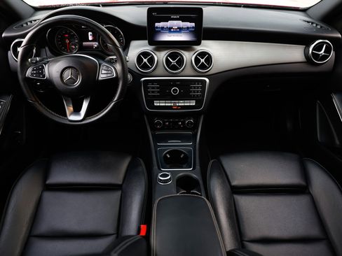 Used 2018 Mercedes-Benz GLA 250 image 26
