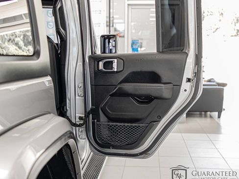 Used 2018 Jeep Wrangler Unlimited Sahara AWD/4WD image 36