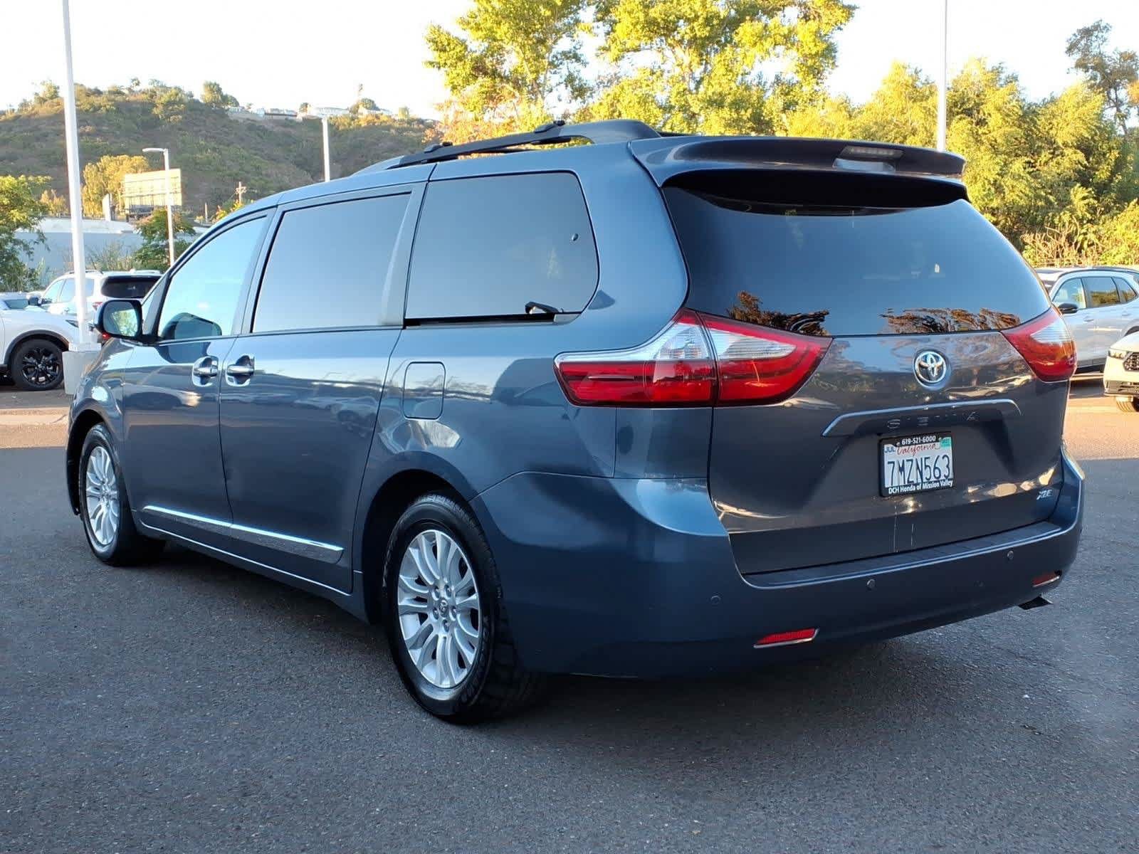 Used 2015 Toyota Sienna XLE w/ XLE Navigation Package FWD image 7