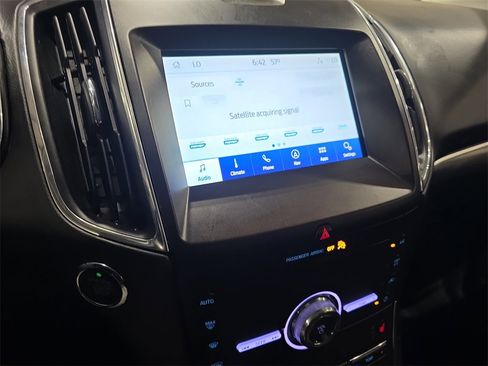 Used 2020 Ford Edge Titanium image 22