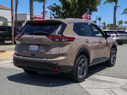 Used 2024 Nissan Rogue SV w/ SV Premium Package FWD image 30