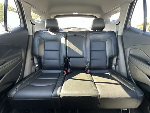 Used 2024 GMC Terrain SLT image 13