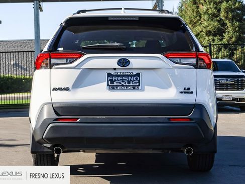 Used 2024 Toyota RAV4 LE AWD/4WD image 5