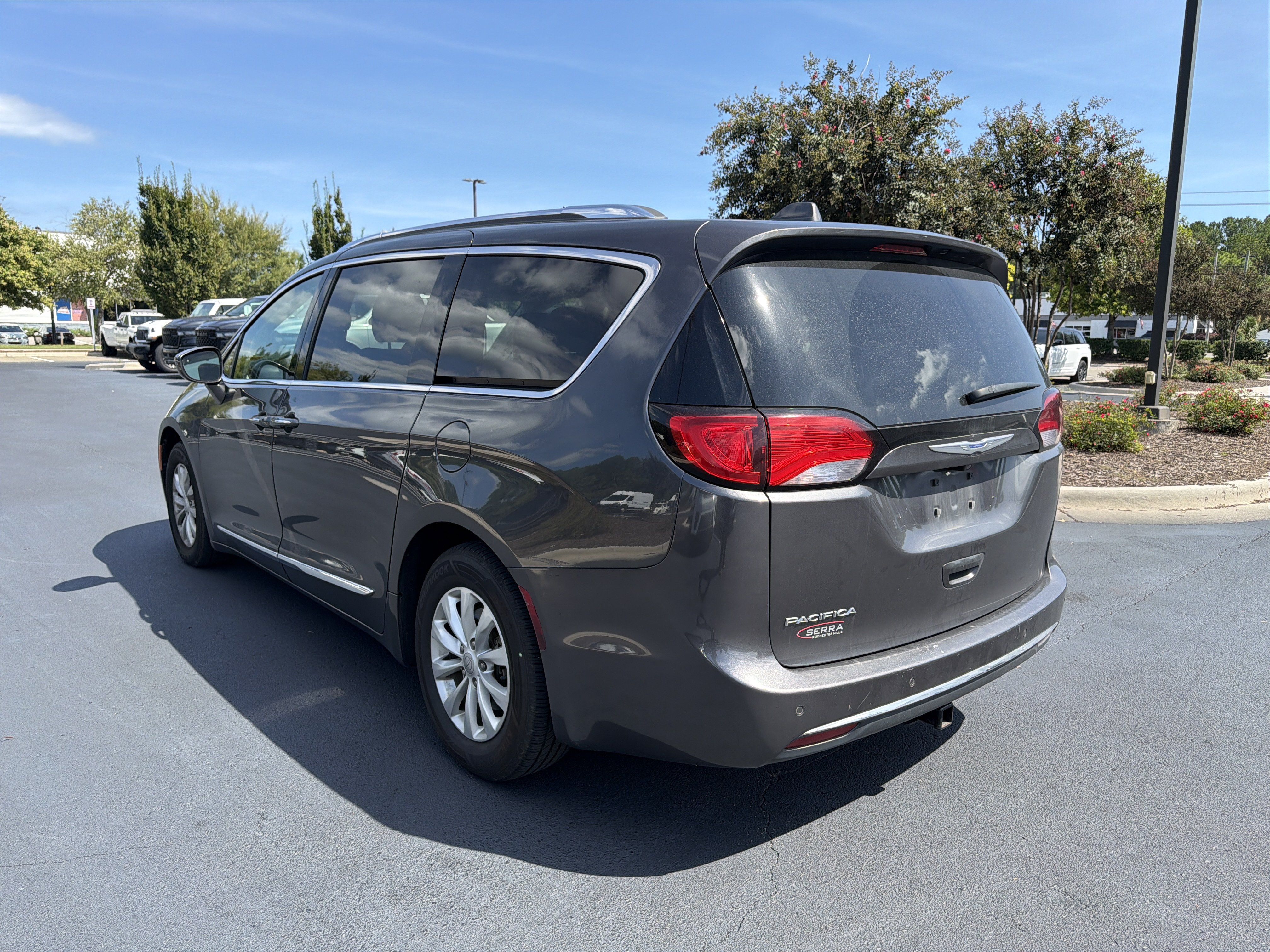 Used 2018 Chrysler Pacifica Touring-L FWD image 7