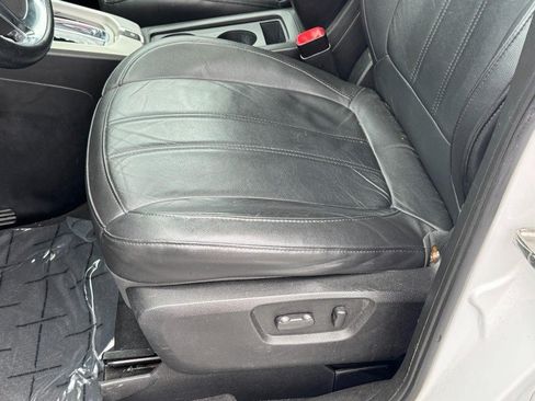 Used 2013 Chevrolet Captiva Sport LTZ FWD image 22