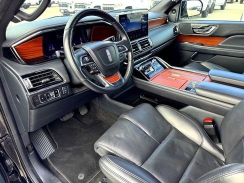 Used 2024 Lincoln Navigator Reserve image 11