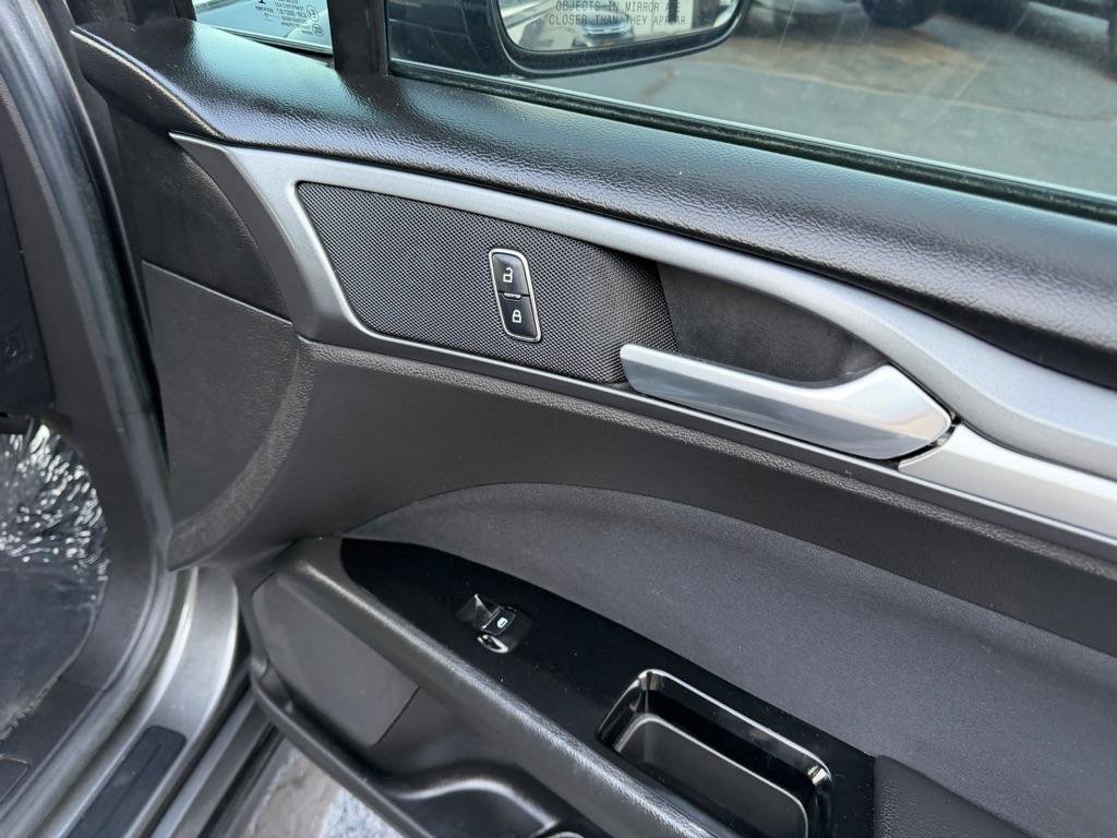 Used 2016 Ford Fusion SE FWD image 17