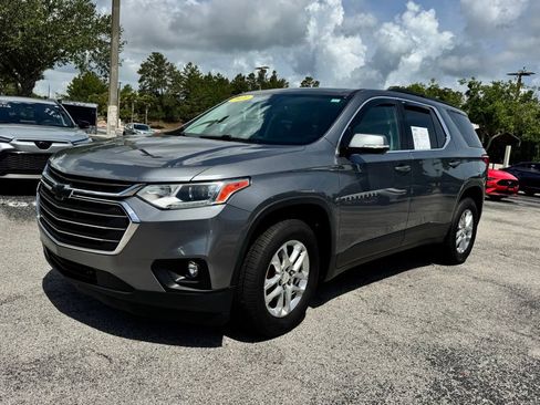 Used 2021 Chevrolet Traverse LT FWD image 3