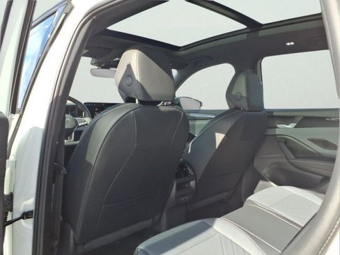 New 2026 Volkswagen Tiguan SE R-Line image 11