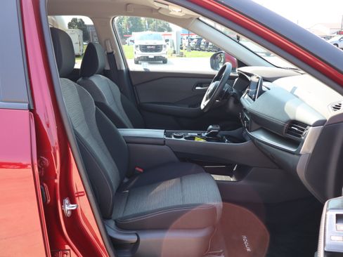 Used 2023 Nissan Rogue SV AWD/4WD image 12