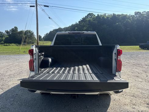 Used 2020 Chevrolet Silverado 1500 High Country w/ Technology Package AWD/4WD image 25