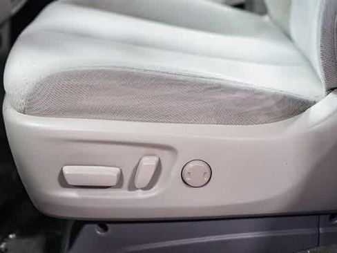 Used 2012 Toyota Sienna LE w/ Towing Pkg image 22