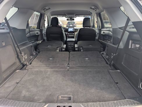 Used 2023 Ford Explorer Limited w/ Equipment Group 301A AWD/4WD image 32