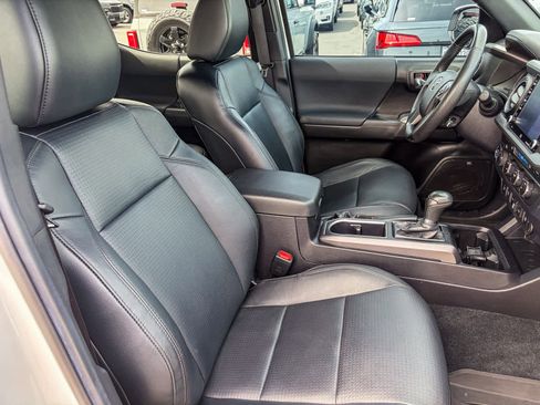 Used 2021 Toyota Tacoma TRD Off-Road w/ TRD Premium Off Road Package image 16