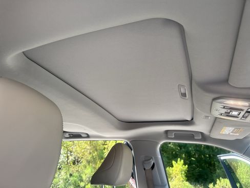 Used 2022 Toyota Highlander Limited FWD image 23