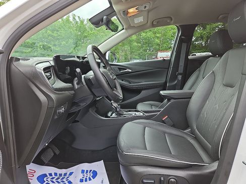 Used 2025 Buick Encore GX Avenir w/ Avenir Technology Package FWD image 13