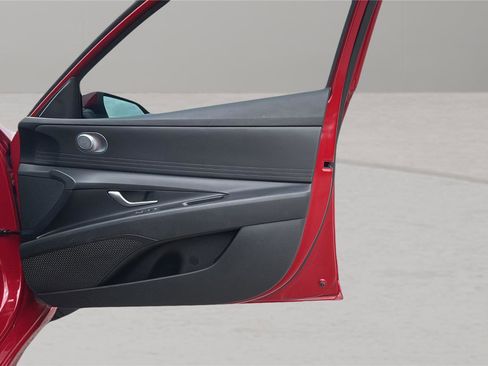 Used 2022 Hyundai Elantra SEL image 17