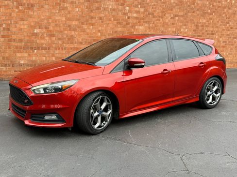 Used 2018 Ford Focus ST w/ Equipment Group 402A image 3