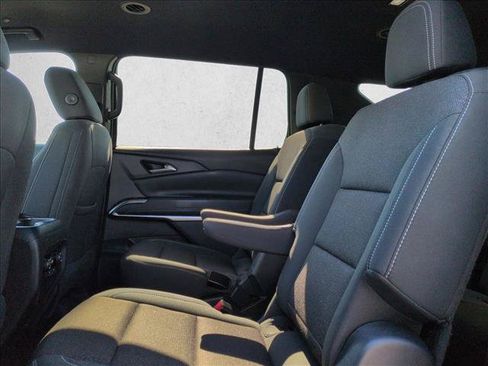 Used 2024 Chevrolet Traverse LT FWD image 18