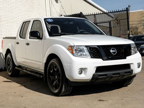 Used 2018 Nissan Frontier SV w/ Value Truck Package image 5