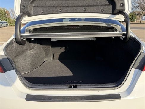 Used 2024 Toyota Camry SE image 28