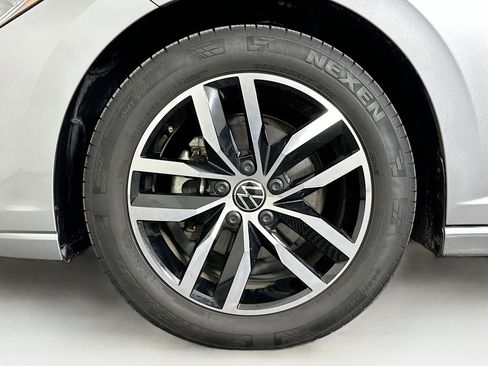 Used 2025 Volkswagen Jetta SE image 11