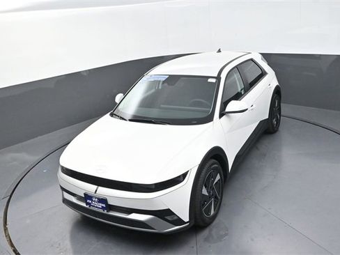 New 2025 Hyundai Ioniq 5 SE image 24