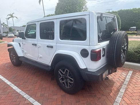 Used 2024 Jeep Wrangler Unlimited Sahara w/ Technology Group AWD/4WD image 12