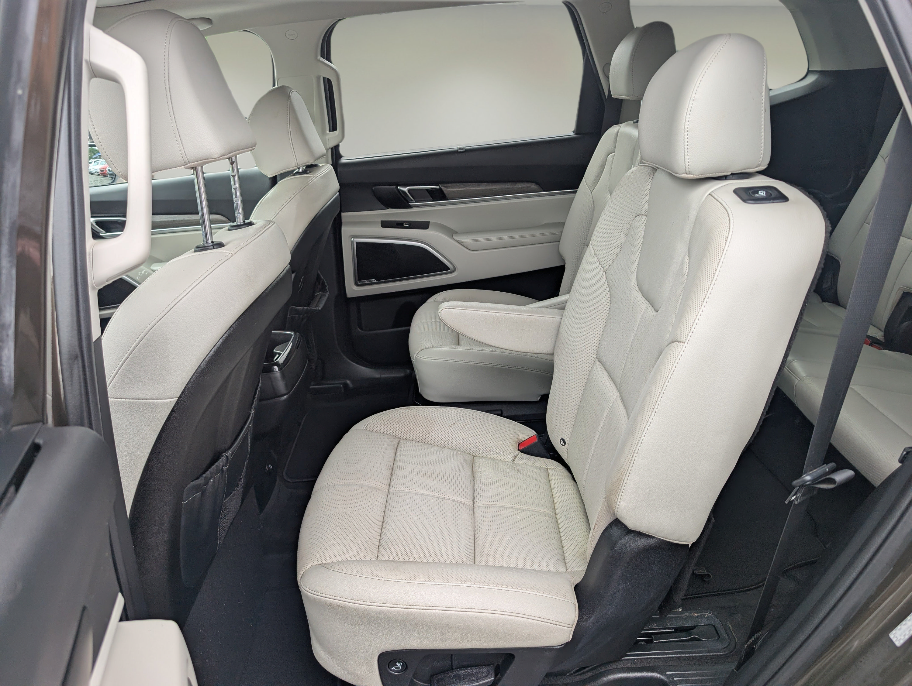 Used 2022 Kia Telluride EX w/ EX Premium Package FWD image 11
