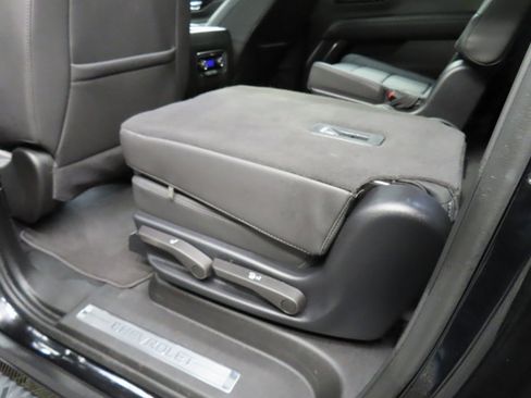 Used 2025 Chevrolet Suburban Z71 image 64