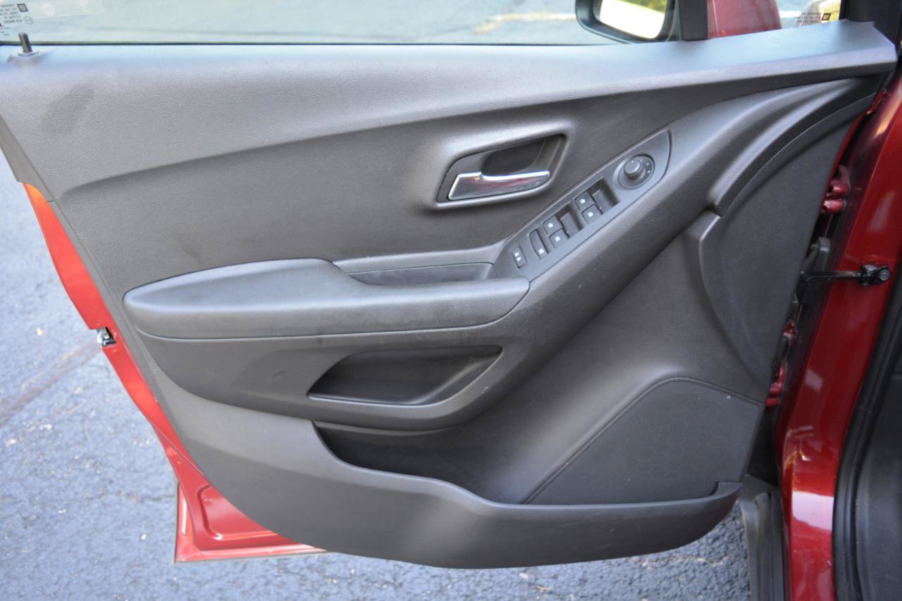 Used 2019 Chevrolet Trax LT FWD image 9