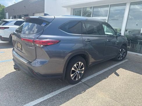 Used 2020 Toyota Highlander XLE AWD/4WD image 5