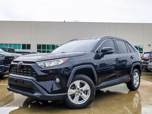 Used 2021 Toyota RAV4 XLE FWD image 1